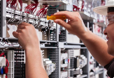 تركيب السويتشات الكهربائية – دليلك الكامل لفهم الأنواع وطريقة التركيب الآمن 55732215 افضل كهربائي لتركيب السويتشات في ألعديليه